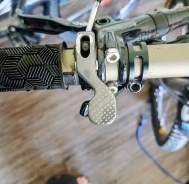 mountain bike dropper post lever