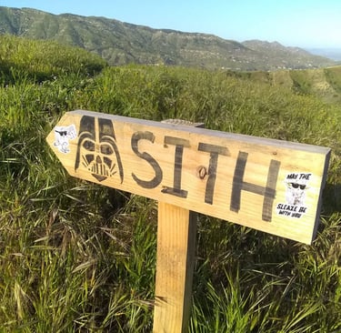 site trail sign at hulda crooks park