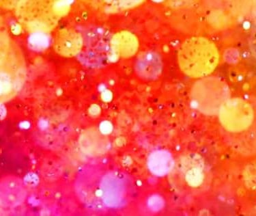 Bulles d’énergie colorées symbolisant vitalité et énergie infinie