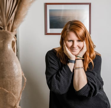 Portrait d'une femme rousse pour une séance photo institutionnelle