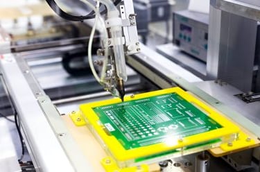 Omini: Discover the PCB manufacturing process, ensuring precision and quality.