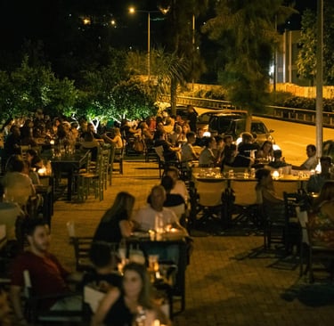 Αυλή Πάτρα – Εξωτερικός χώρος εστιατορίο