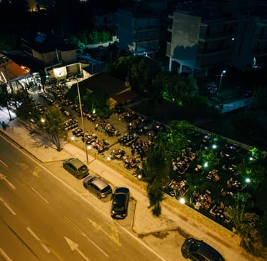 Αυλή Πάτρα – Εξωτερικός χώρος εστιατορίο