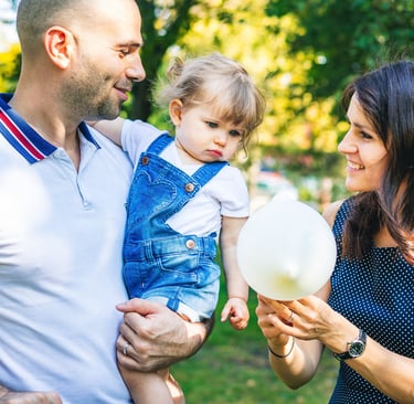 photographe de famille, lifestyle, dans un parc, lumière naturelle