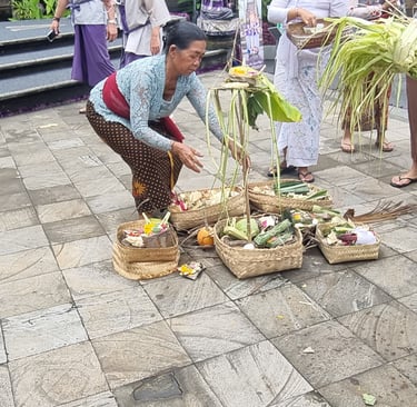 Opfergabe im Ubud Palast
