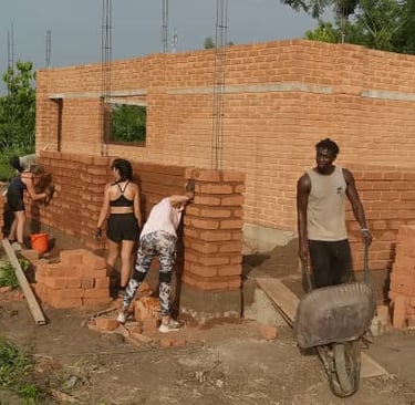 Projet de construction de cantine scolaire en terre cuite.