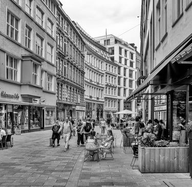 Straßenszene in Hamburg am Gänsemarkt