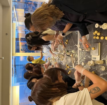 專業外展到校烘焙教學現場,導師帶領學生與機構職員體驗手作月餅
