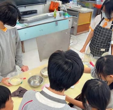香港學校 OLE 烘焙活動學生合作製作甜品