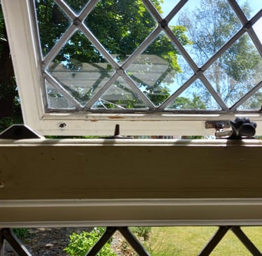 broken lead light in timber window