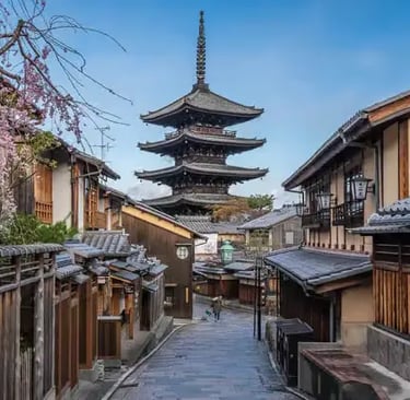 Yasaka Pagoda and historic Higashiyama streets, scenic Kyoto private tour view.