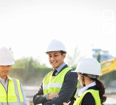 Tax agent advising tradie on deductible business costs