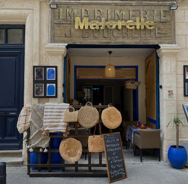Façade du restaurant marocain Majorelle à Bordeaux avec décoration artisanale et ambiance orientale