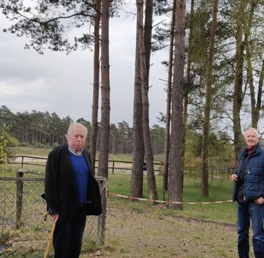 Jörg Grube vor dem Schiessplatz in Krelingen
