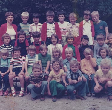 Jörg Grube als 8 jähriger inmitten von seiner Schulklasse in der Grundschule Walsrode