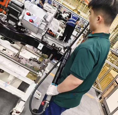 Dalian Kangzhan right-angle torque gun operating on e-drive axle assembly line