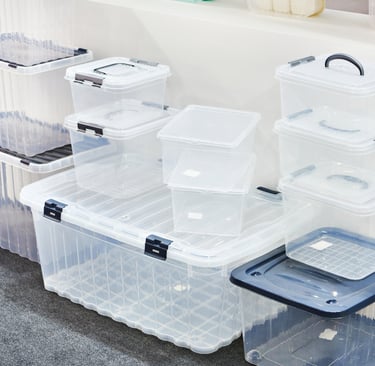 a bunch of plastic containers with clear plastic containers