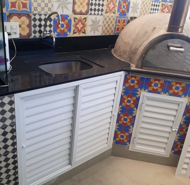 Portinhola de alumínio branco em venezianas