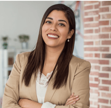 Force Prévention Sécurité - Agent de sécurité qualifié en mission de surveillance devant des bureaux