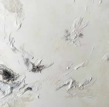 Peinture abstraite Caroline Blanc tons clairs en reliefs
