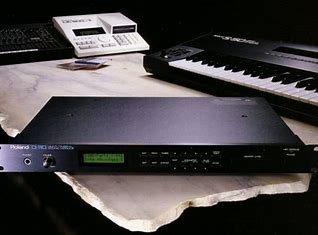 Roland D-110: Rackmount digital LA synthesizer.
