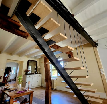 escalier métal droit limon central garde corps harpe métal marches bois