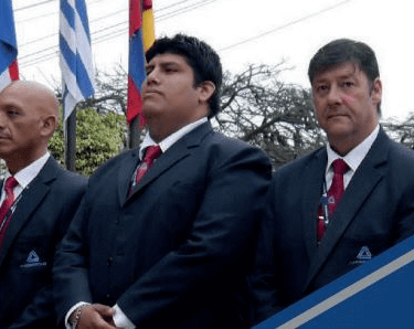 Agentes de seguridad uniformados de Andesegur durante evento oficial en Perú