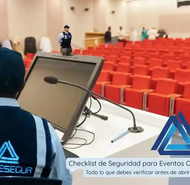 Supervisor de Andesegur revisando un checklist de seguridad antes de un evento corporativo en Lima m