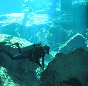 mexico cenote diving