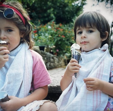 kids eating ice cream