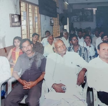 manihar singh nirala with audiance