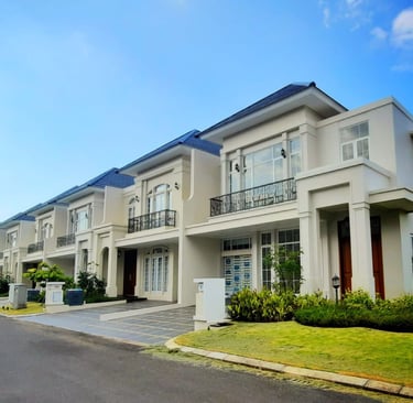 Rumah Mewah 2 Lantai di Cluster Jade, Summarecon Mutiara Makassar, Dijual dengan Akses Strategis Dek