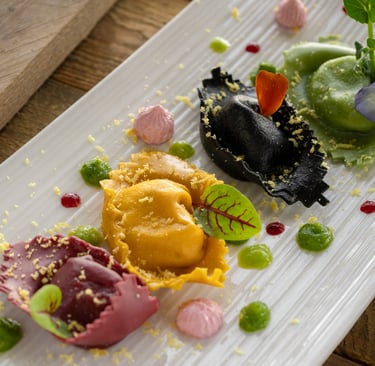 pasta ripiena di pesce sfoglia spinaci, nero di seppia, curcuma, vino rosso