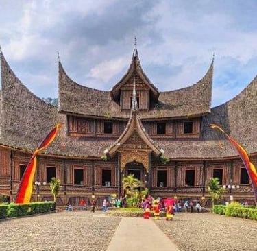 Istano Basa Pagaruyung Sumatera Barat