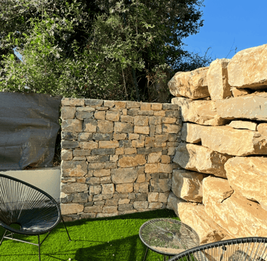 mur-en-pierre-uzes.jpg