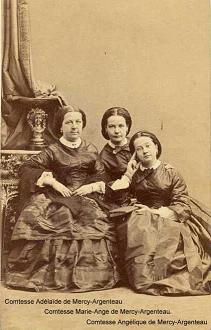 Adélaïde et ses deux filles, Marie-Ange et Angélique.