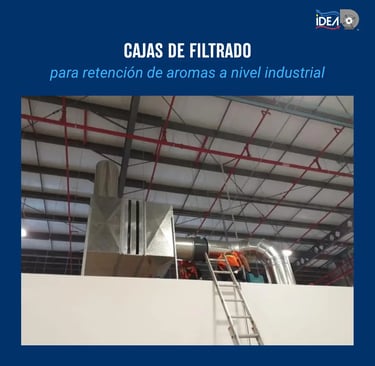 Cajas de filtrado industrial para la retención de aromas instaladas en un sistema de ventilación de almacén.