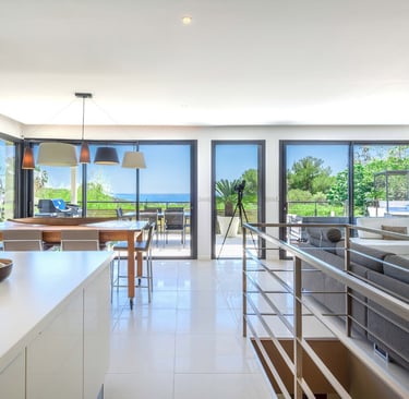 Une villa contemporaine avec vue mer située à Bandol