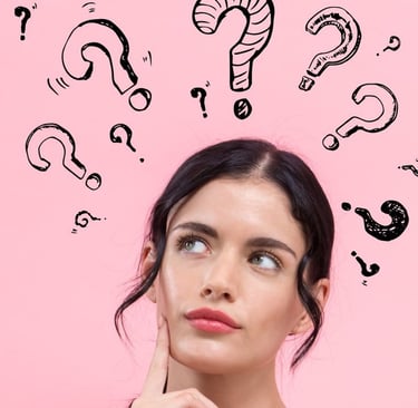 Une personne qui se pose des questions pour bien choisir son organisme de formation