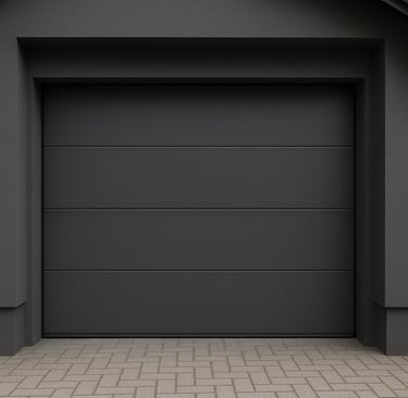 Porte de garage sectionnelle gris anthracite installée sur une maison moderne Isovergne