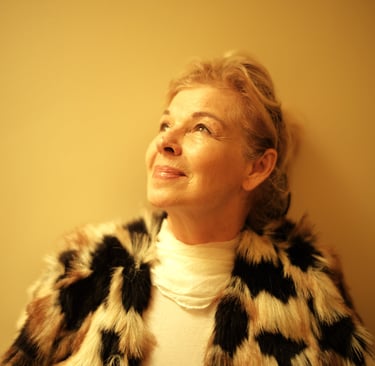 Tarot Reader Los Angeles in person & online tarot readings by Maya Britan psychic artist