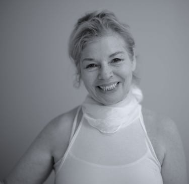 Tarot Reader Los Angeles in person & online tarot readings by Maya Britan psychic artist