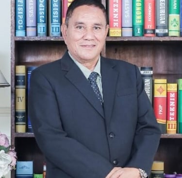 DR. Feliks Danggur S.H., M.H., M.M.