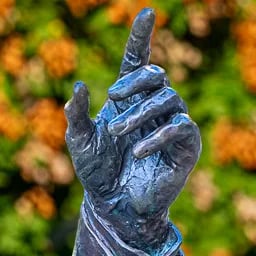 Close up on the hand of the George H W Bush statue.