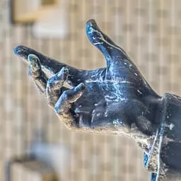 Close up on the hand of Nandor Zichy's statue.