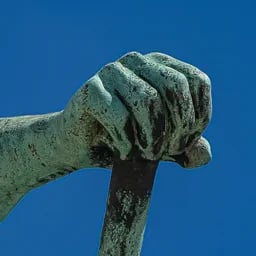 Close up on the hand of Grand Prince Árpád.