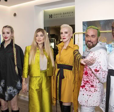Maison Mesa presento tres vestidos como lienzos para las pinturas de la talentosa artista Elena Ksan