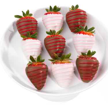 A Gift Inside Love Bites Dipped Strawberries - 9 Fun Size Berries