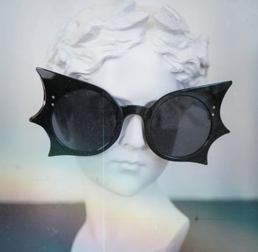 Lunettes soleil vampire chauve-souris style gothique Kat Von D bat sunglasses  