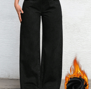 Plus size distressed baggy jeans in Y2K loose fit, curvy friendly denim for winter streetwear looks.